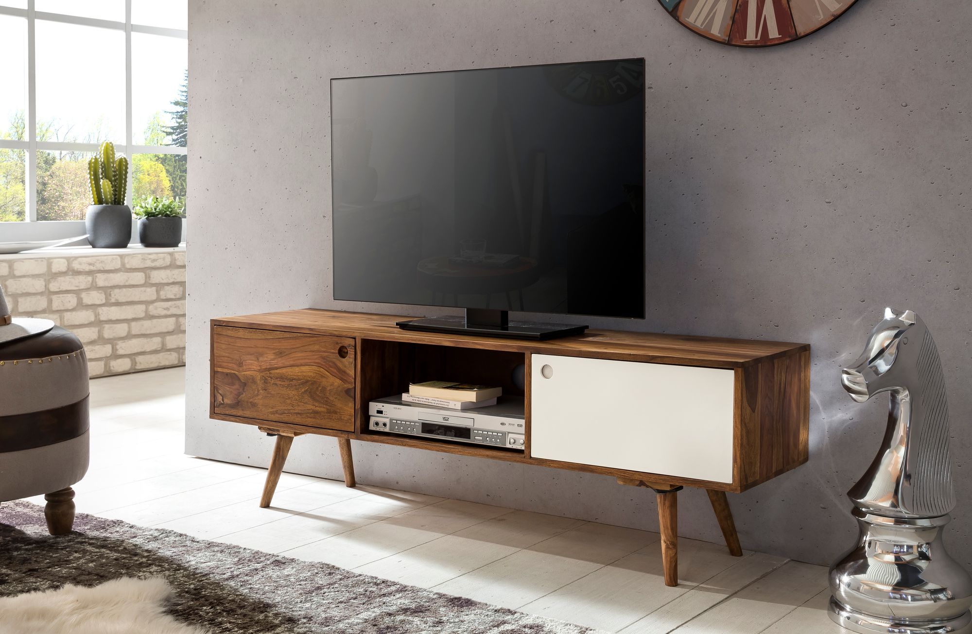 52896-FineBuy-TV-Lowboard-140-cm-Massiv-Holz-Sheesham-Landhaus-2-Tueren-und-Fach---HiFi-Regal-4-Fuesse---Fernseher-Kommode-Vintage-SP-13597_3